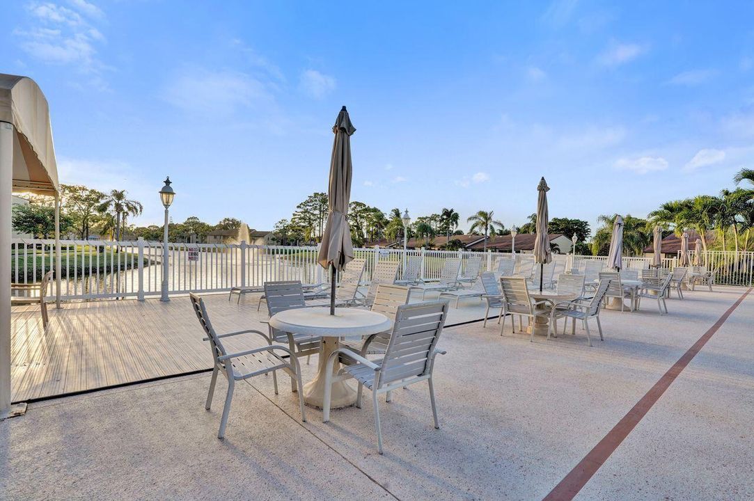 待售: $242,000 (2 贝兹, 2 浴室, 1370 平方英尺)