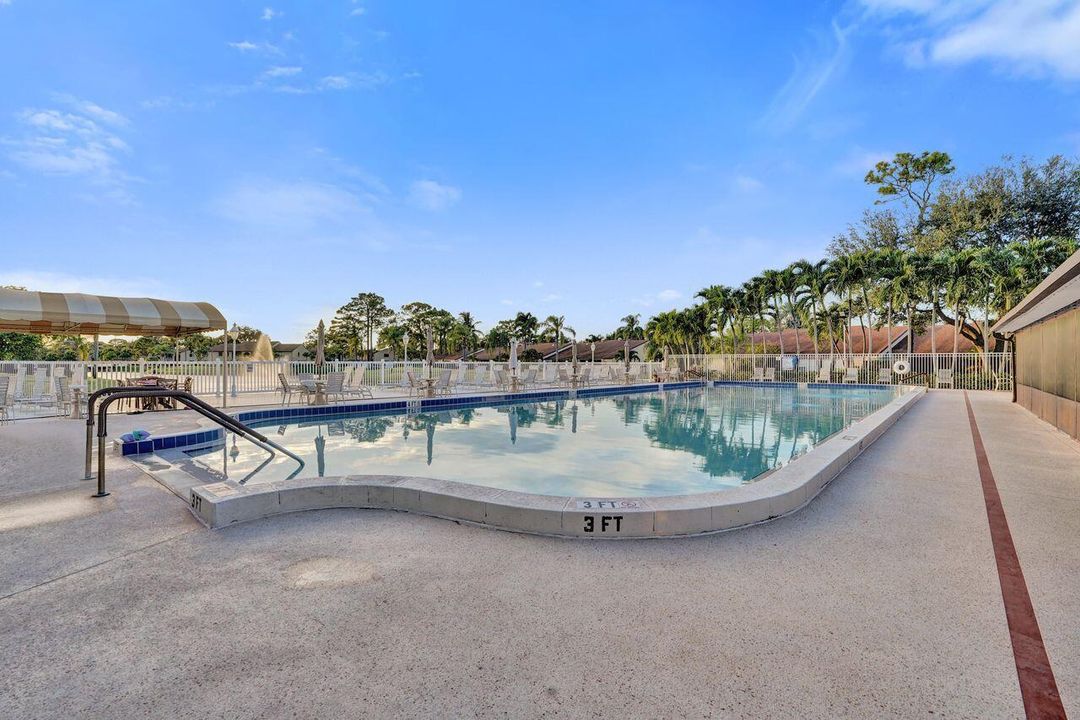 待售: $242,000 (2 贝兹, 2 浴室, 1370 平方英尺)