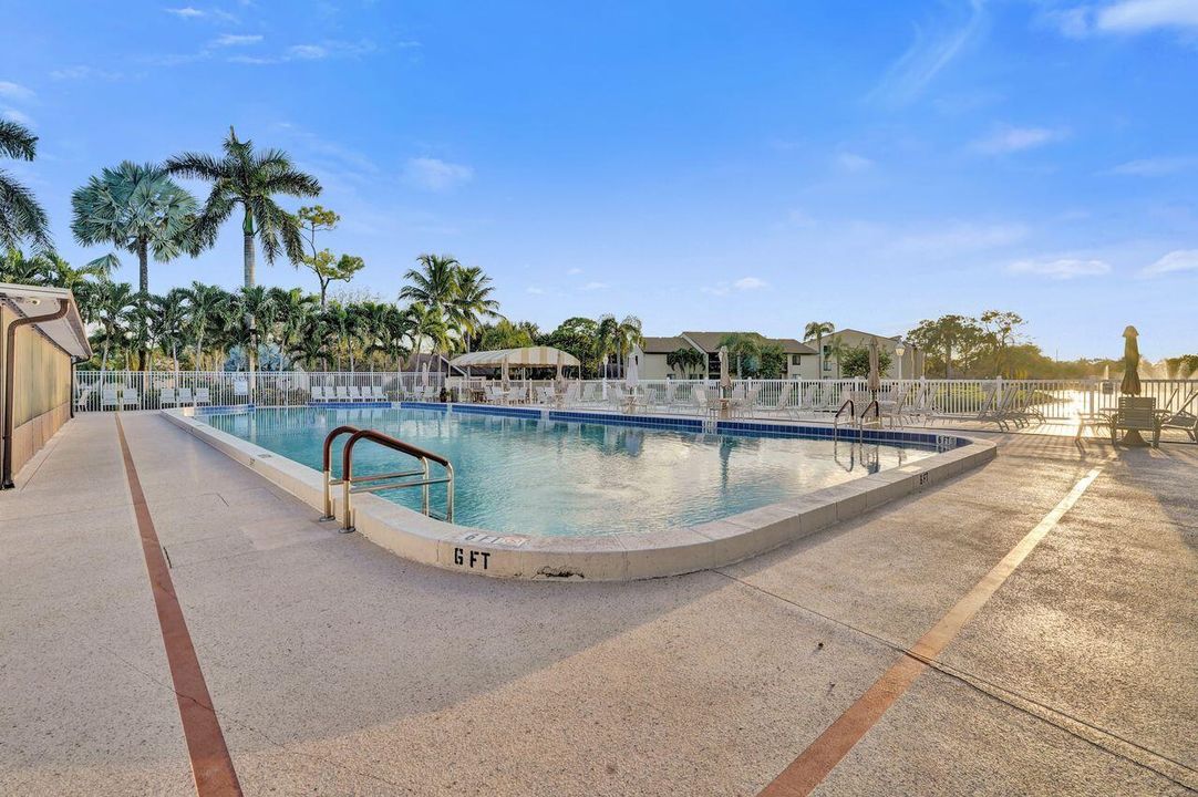 待售: $242,000 (2 贝兹, 2 浴室, 1370 平方英尺)