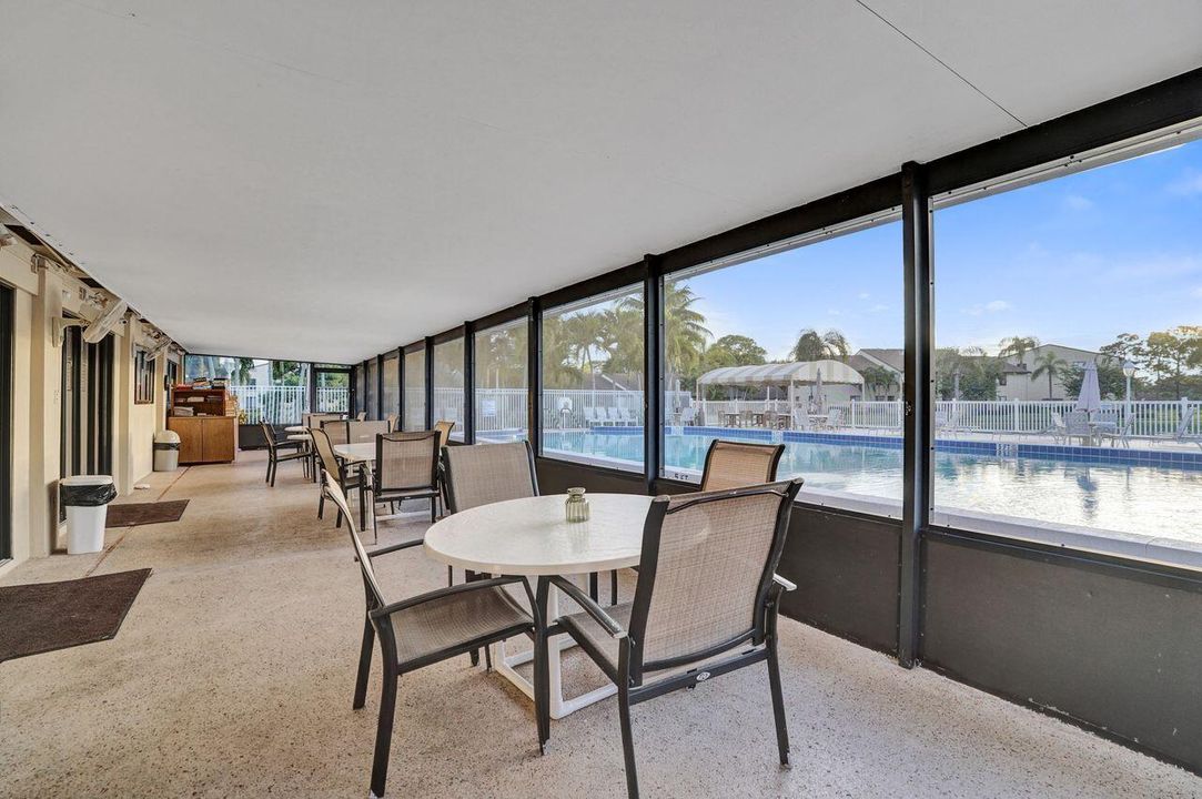 待售: $242,000 (2 贝兹, 2 浴室, 1370 平方英尺)