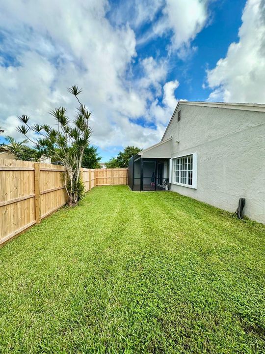 合同活跃: $3,575 (3 贝兹, 2 浴室, 1815 平方英尺)