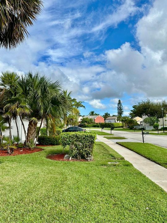 合同活跃: $3,575 (3 贝兹, 2 浴室, 1815 平方英尺)