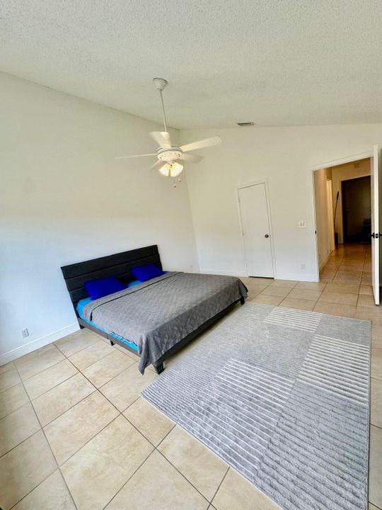 合同活跃: $3,575 (3 贝兹, 2 浴室, 1815 平方英尺)