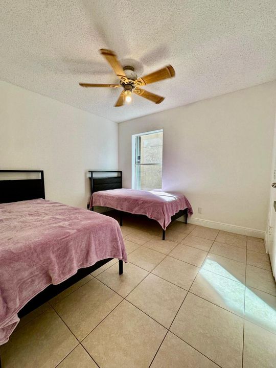 合同活跃: $3,575 (3 贝兹, 2 浴室, 1815 平方英尺)