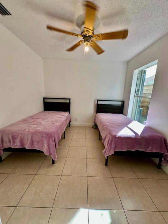 合同活跃: $3,575 (3 贝兹, 2 浴室, 1815 平方英尺)