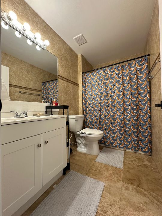 合同活跃: $3,575 (3 贝兹, 2 浴室, 1815 平方英尺)