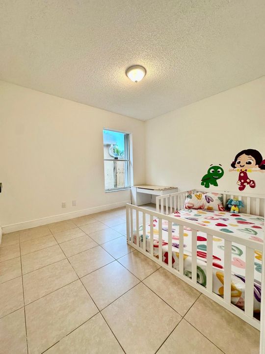 合同活跃: $3,575 (3 贝兹, 2 浴室, 1815 平方英尺)