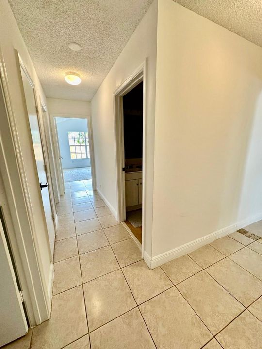 合同活跃: $3,575 (3 贝兹, 2 浴室, 1815 平方英尺)