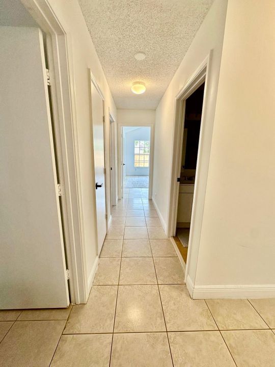 合同活跃: $3,575 (3 贝兹, 2 浴室, 1815 平方英尺)