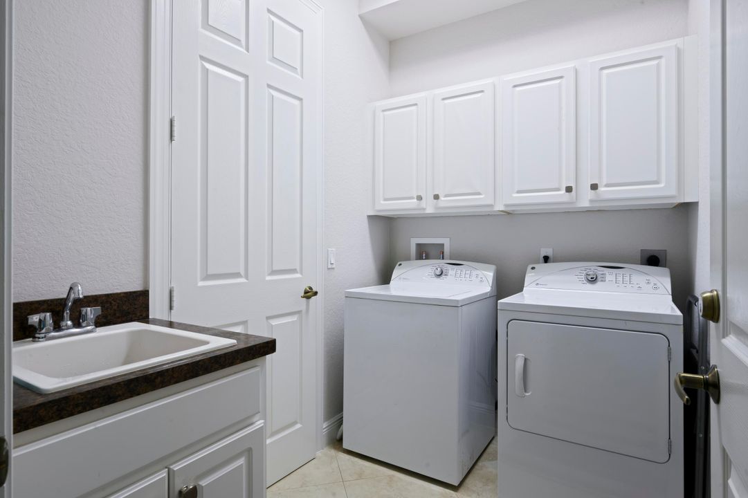 Active With Contract: $1,010,000 (3 beds, 2 baths, 2247 Square Feet)