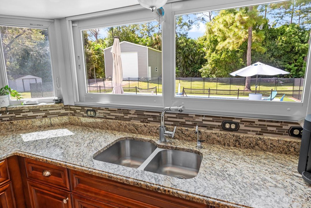 待售: $999,000 (4 贝兹, 2 浴室, 2309 平方英尺)