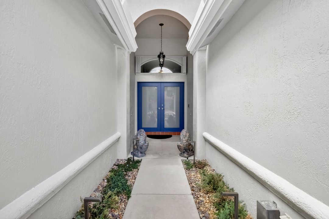 For Sale: $1,199,999 (4 beds, 2 baths, 2372 Square Feet)