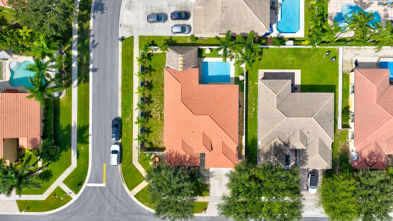 For Sale: $1,199,999 (4 beds, 2 baths, 2372 Square Feet)