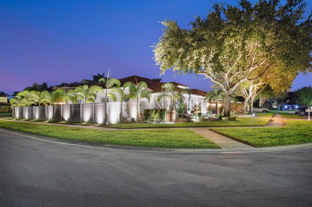 For Sale: $1,199,999 (4 beds, 2 baths, 2372 Square Feet)