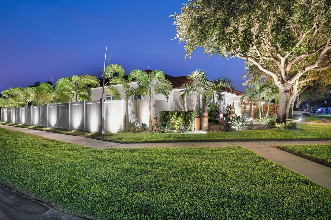 For Sale: $1,199,999 (4 beds, 2 baths, 2372 Square Feet)