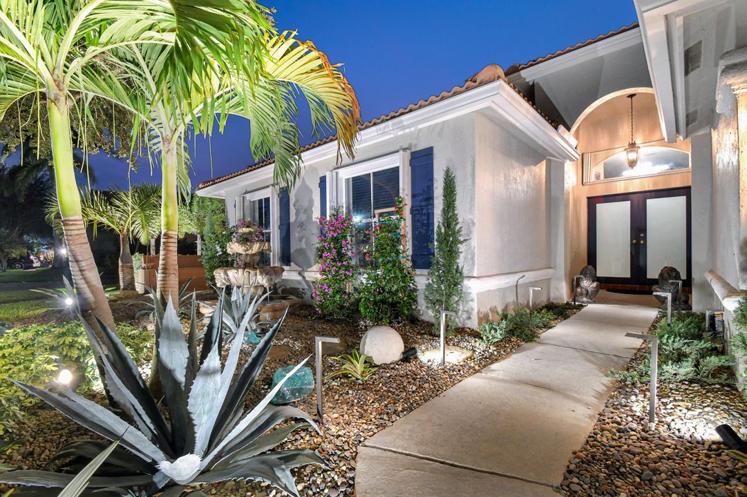 For Sale: $1,199,999 (4 beds, 2 baths, 2372 Square Feet)