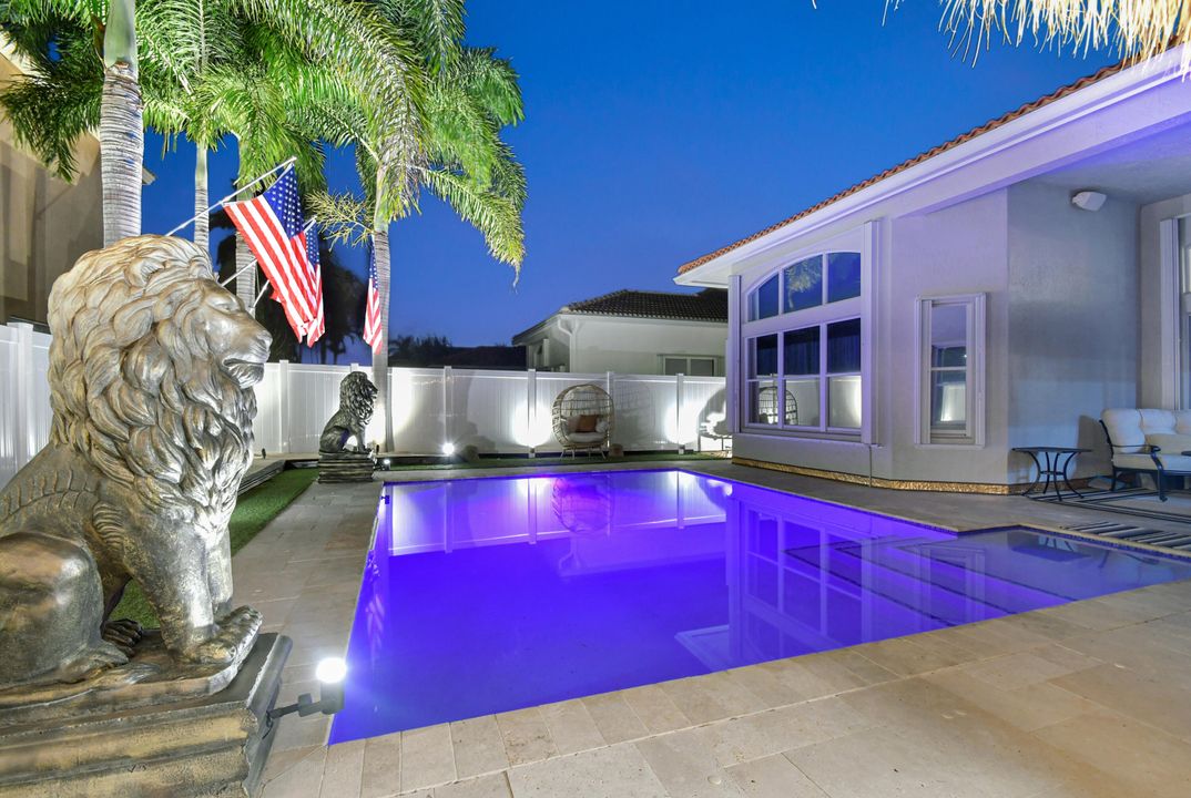 For Sale: $1,199,999 (4 beds, 2 baths, 2372 Square Feet)