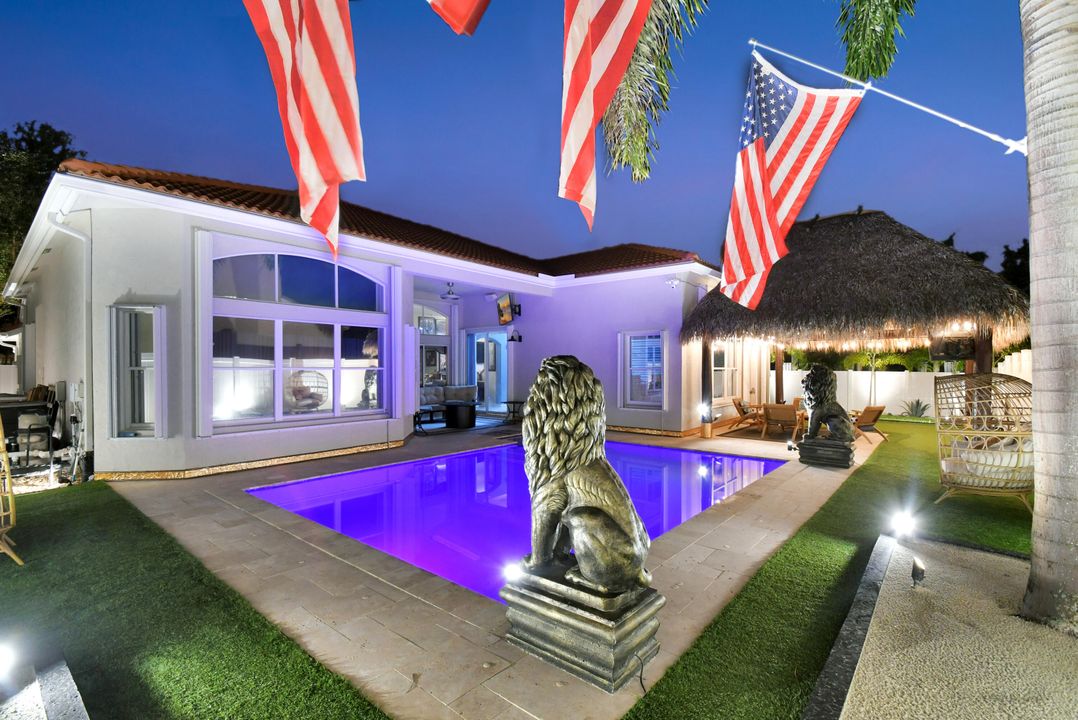 For Sale: $1,199,999 (4 beds, 2 baths, 2372 Square Feet)