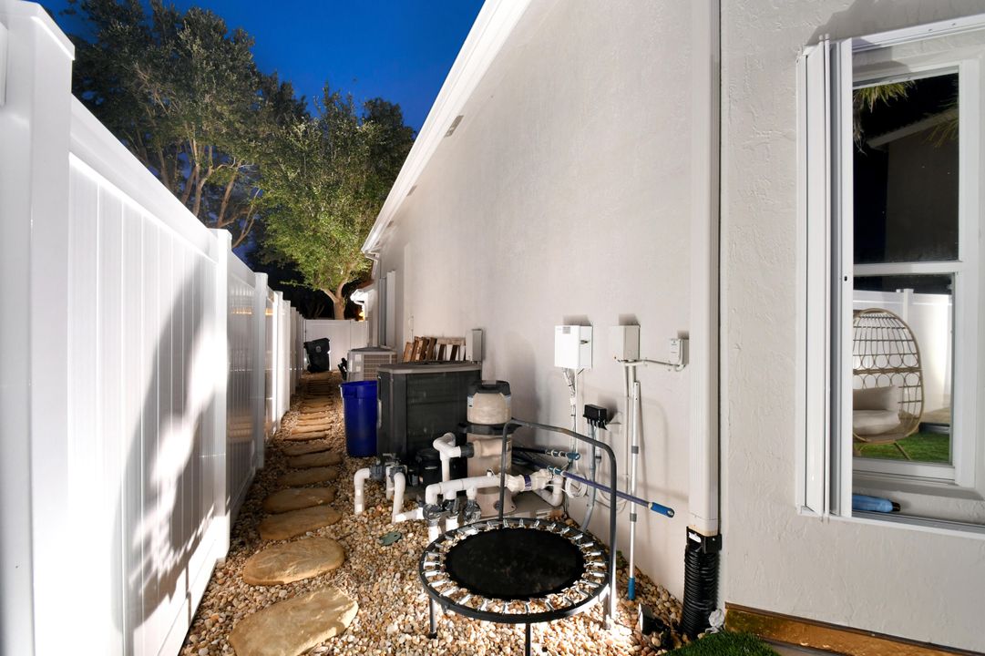 For Sale: $1,199,999 (4 beds, 2 baths, 2372 Square Feet)