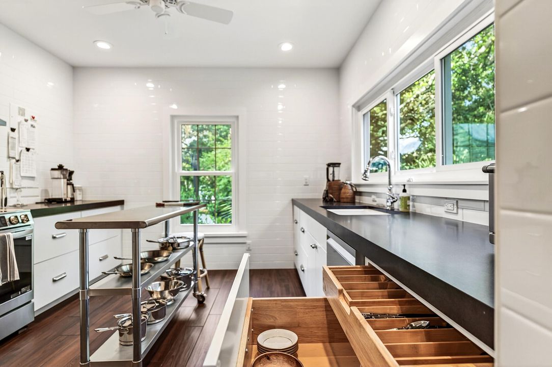 待售: $799,900 (2 贝兹, 2 浴室, 1450 平方英尺)