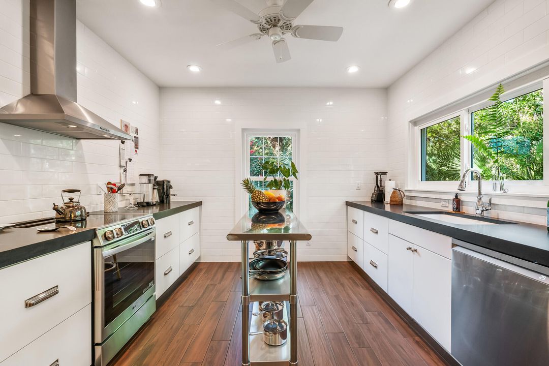 待售: $799,900 (2 贝兹, 2 浴室, 1450 平方英尺)