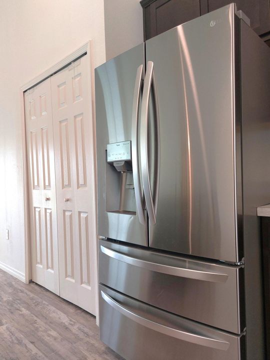 待售: $420,000 (4 贝兹, 2 浴室, 2040 平方英尺)