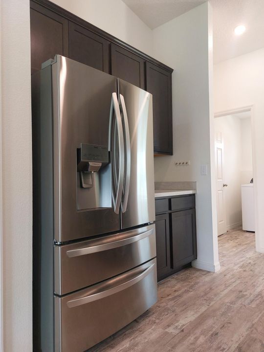 待售: $420,000 (4 贝兹, 2 浴室, 2040 平方英尺)