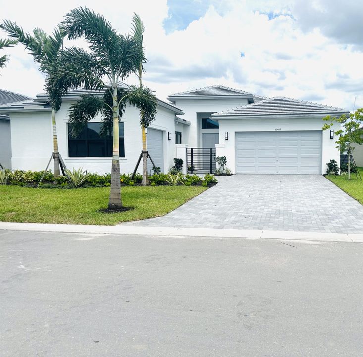 For Rent: $4,500 (3 beds, 2 baths, 2580 Square Feet)