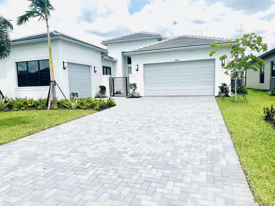 For Rent: $4,500 (3 beds, 2 baths, 2580 Square Feet)