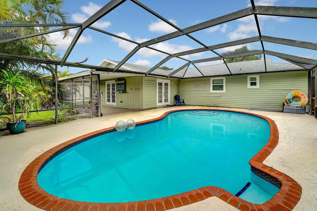 For Rent: $3,550 (3 beds, 2 baths, 1915 Square Feet)