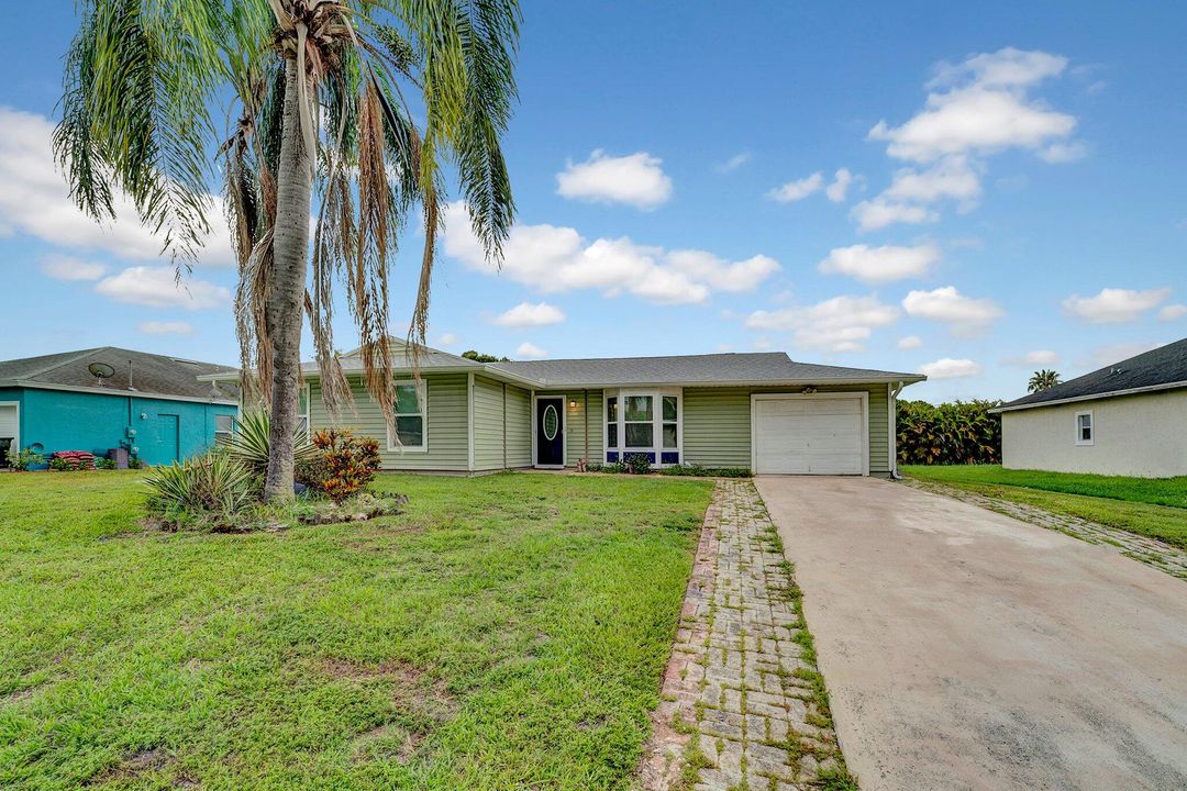 For Rent: $3,550 (3 beds, 2 baths, 1915 Square Feet)