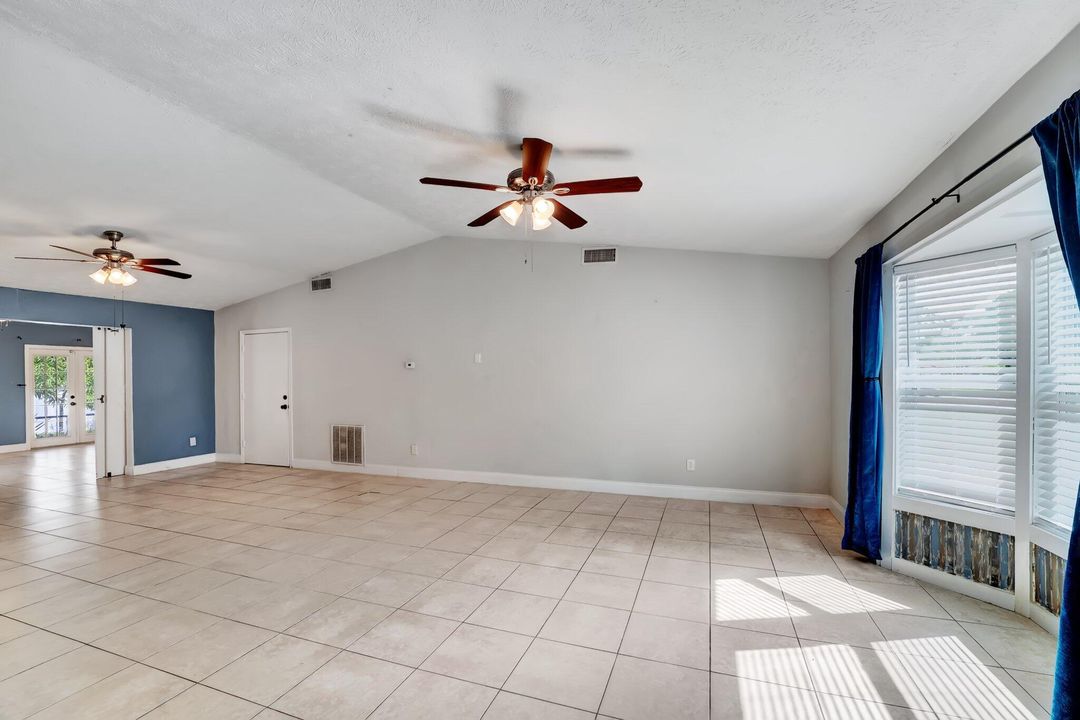 For Rent: $3,550 (3 beds, 2 baths, 1915 Square Feet)