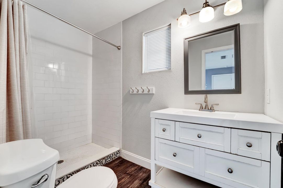 For Rent: $3,550 (3 beds, 2 baths, 1915 Square Feet)