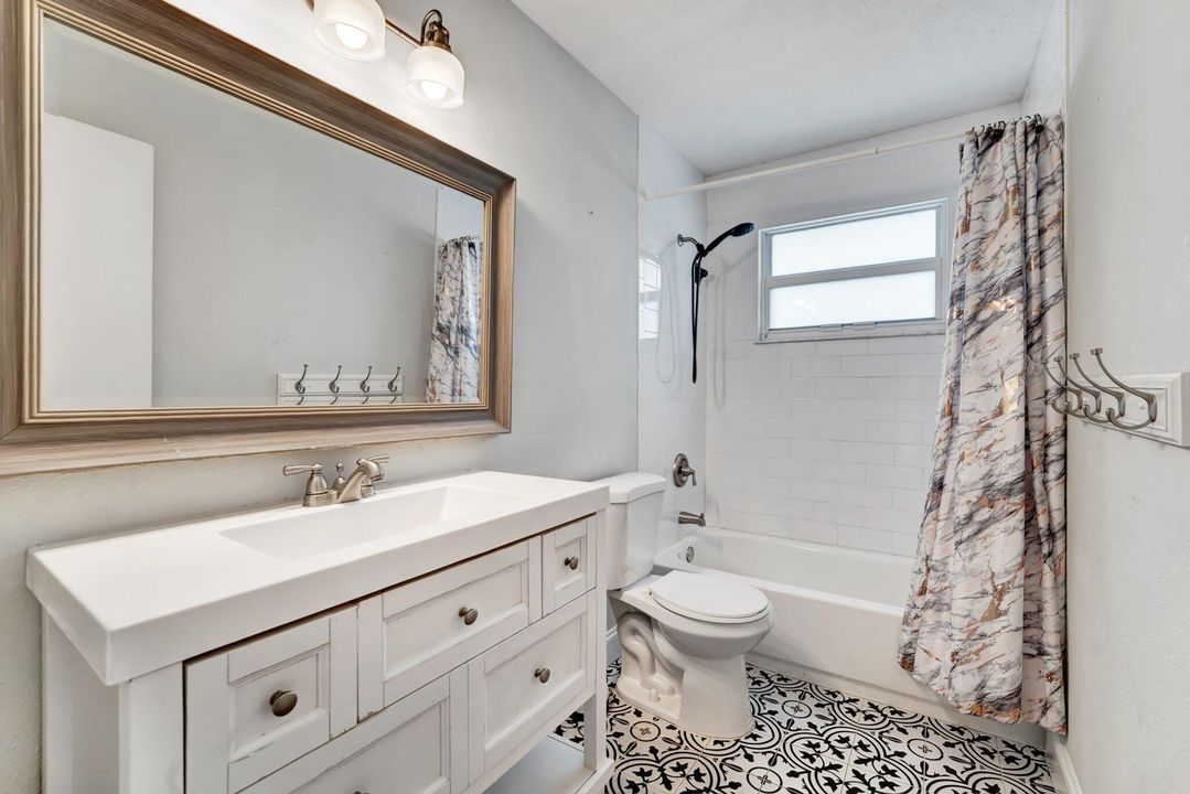 For Rent: $3,550 (3 beds, 2 baths, 1915 Square Feet)