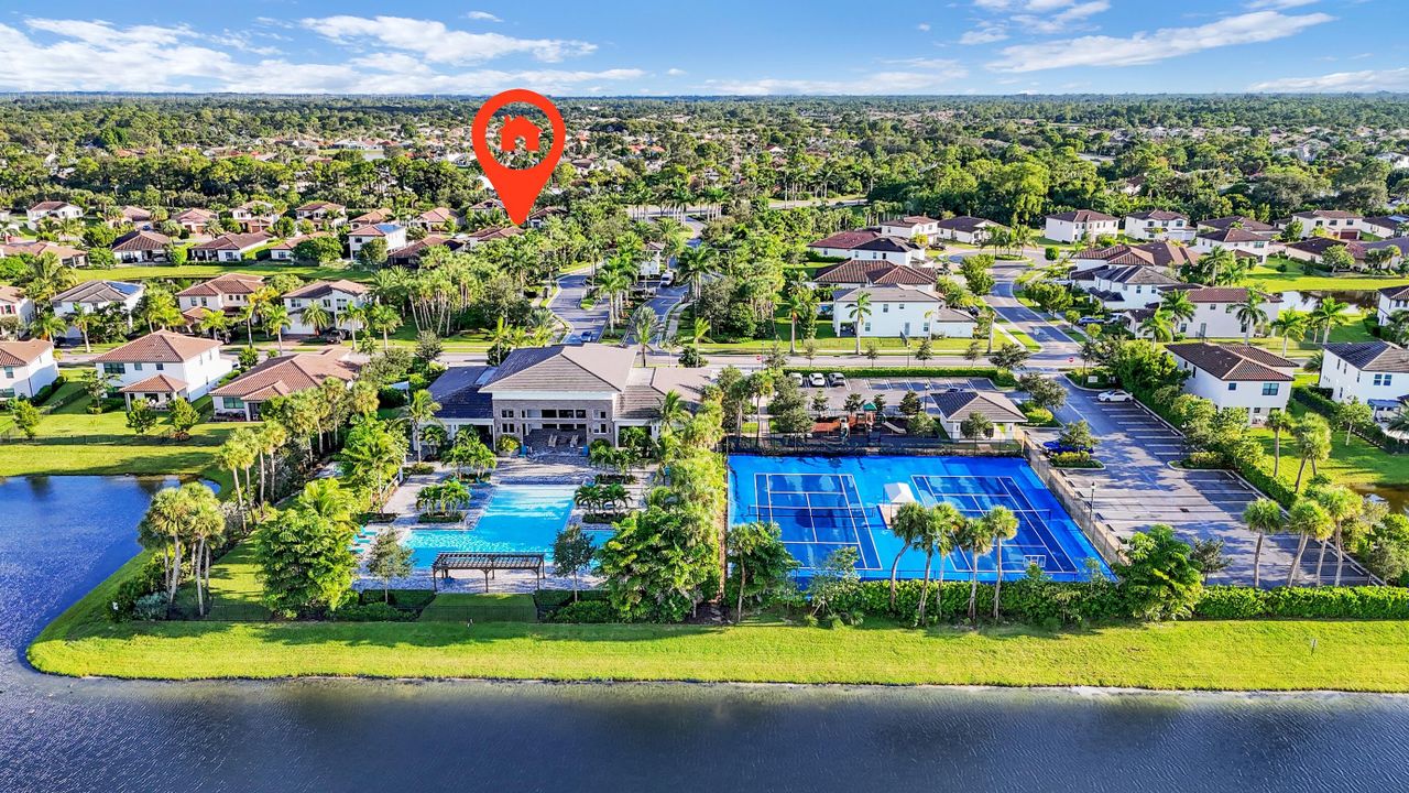 合同活跃: $550,000 (3 贝兹, 2 浴室, 2062 平方英尺)