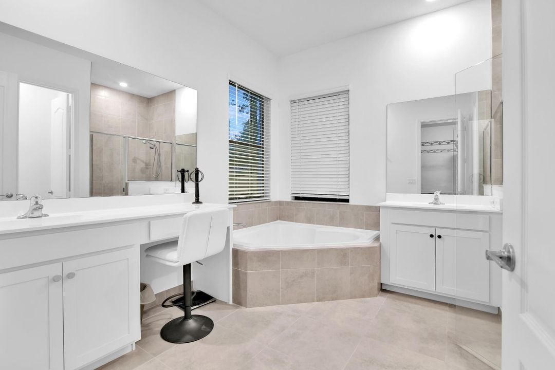 合同活跃: $550,000 (3 贝兹, 2 浴室, 2062 平方英尺)