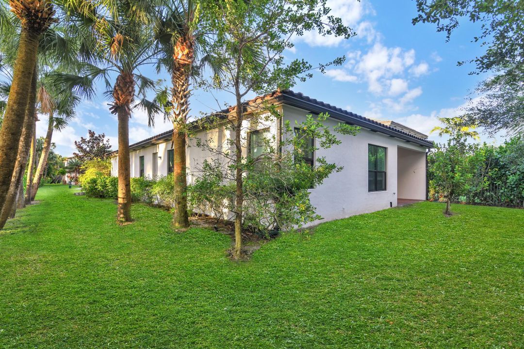 合同活跃: $550,000 (3 贝兹, 2 浴室, 2062 平方英尺)