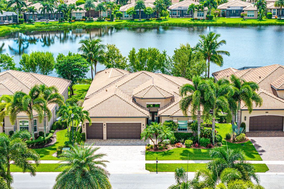 Activo con contrato: $1,375,000 (4 camas, 3 baños, 3316 Pies cuadrados)