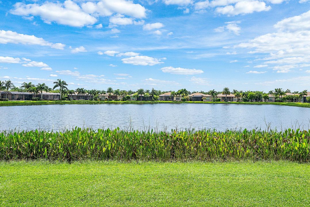 Activo con contrato: $1,375,000 (4 camas, 3 baños, 3316 Pies cuadrados)