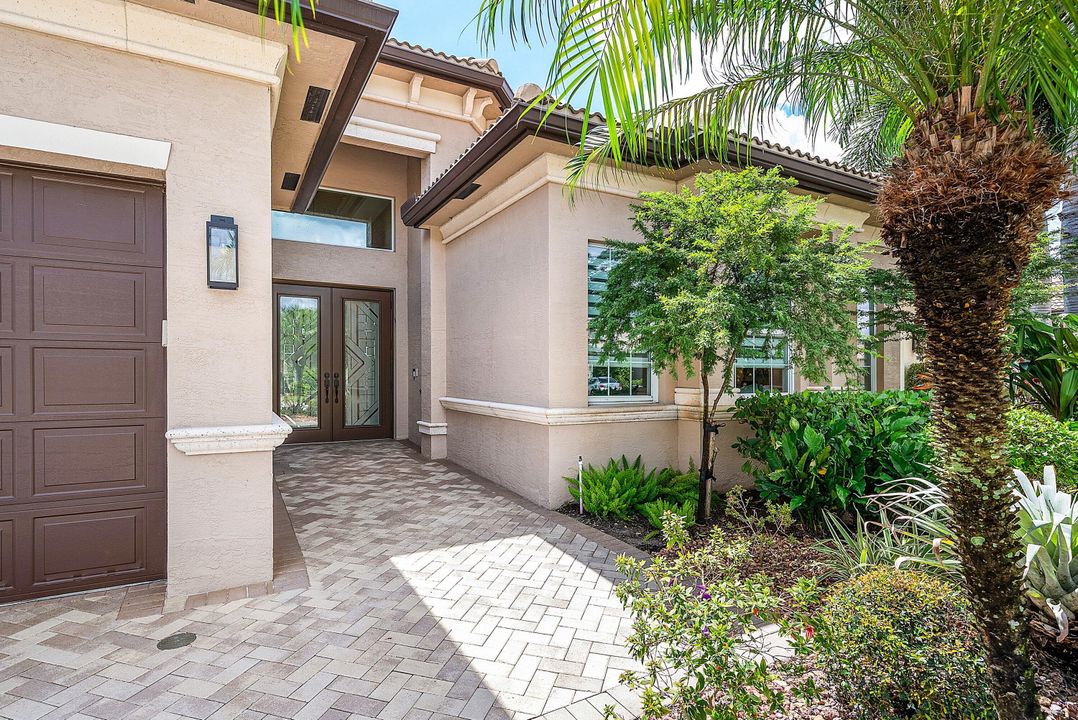 Activo con contrato: $1,375,000 (4 camas, 3 baños, 3316 Pies cuadrados)