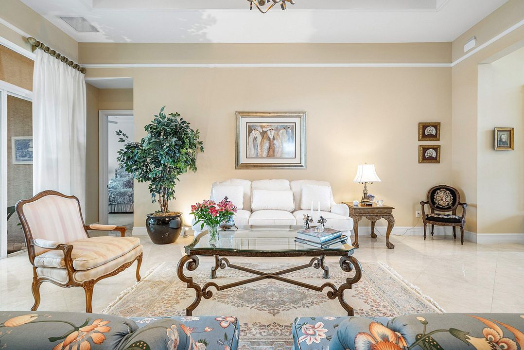 Activo con contrato: $1,375,000 (4 camas, 3 baños, 3316 Pies cuadrados)