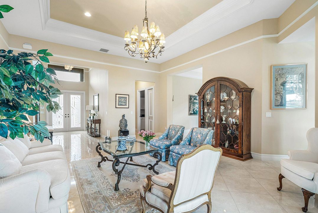 Activo con contrato: $1,375,000 (4 camas, 3 baños, 3316 Pies cuadrados)