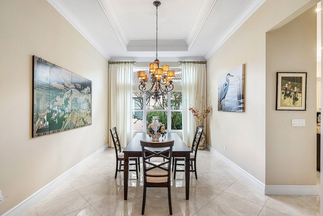 Activo con contrato: $1,375,000 (4 camas, 3 baños, 3316 Pies cuadrados)