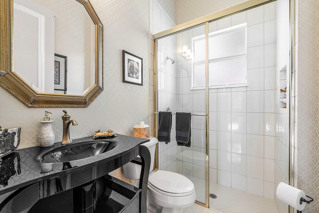 Activo con contrato: $1,375,000 (4 camas, 3 baños, 3316 Pies cuadrados)