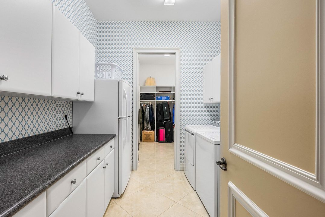 Activo con contrato: $1,375,000 (4 camas, 3 baños, 3316 Pies cuadrados)