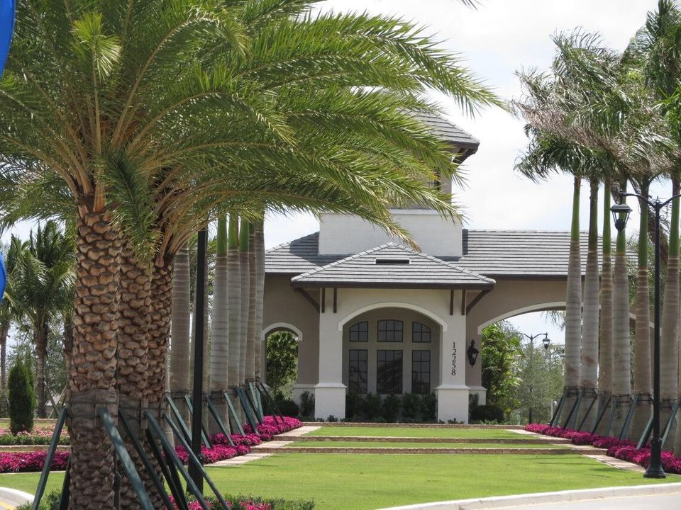 Activo con contrato: $1,375,000 (4 camas, 3 baños, 3316 Pies cuadrados)