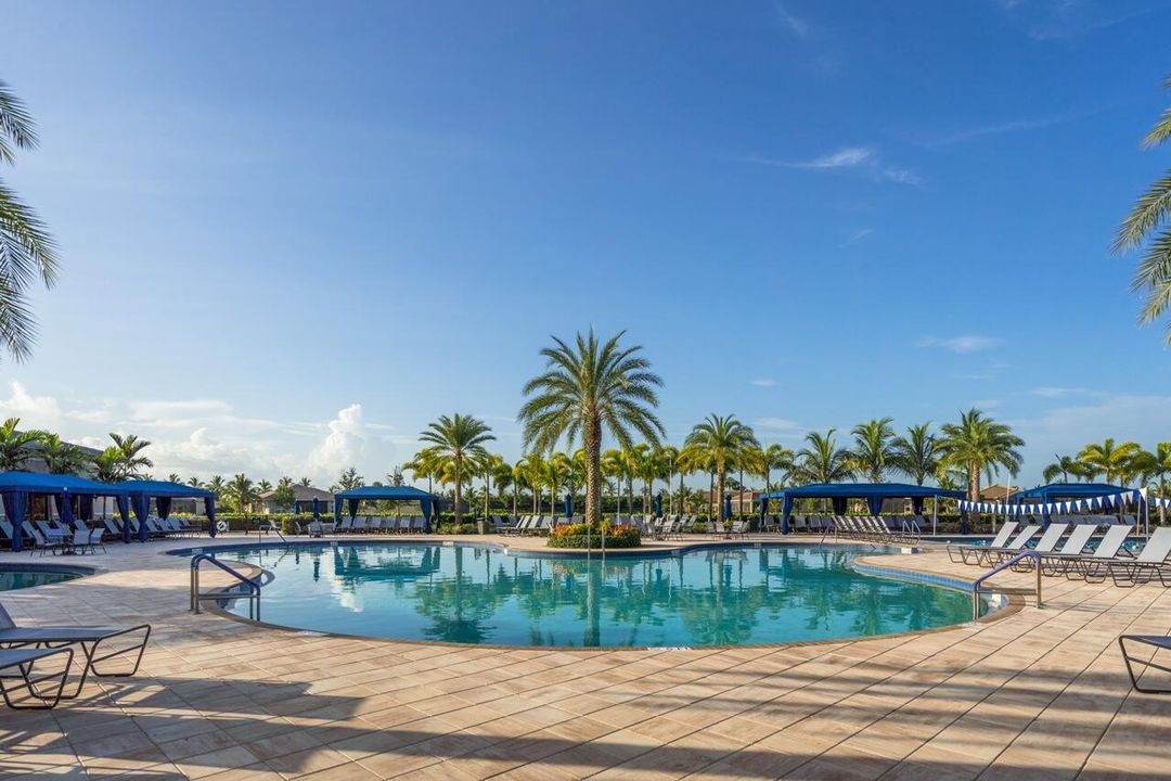 Activo con contrato: $1,375,000 (4 camas, 3 baños, 3316 Pies cuadrados)