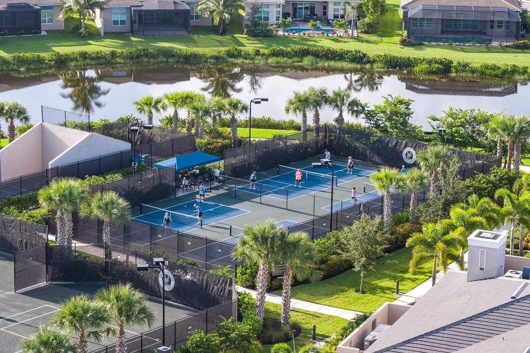 Activo con contrato: $1,375,000 (4 camas, 3 baños, 3316 Pies cuadrados)