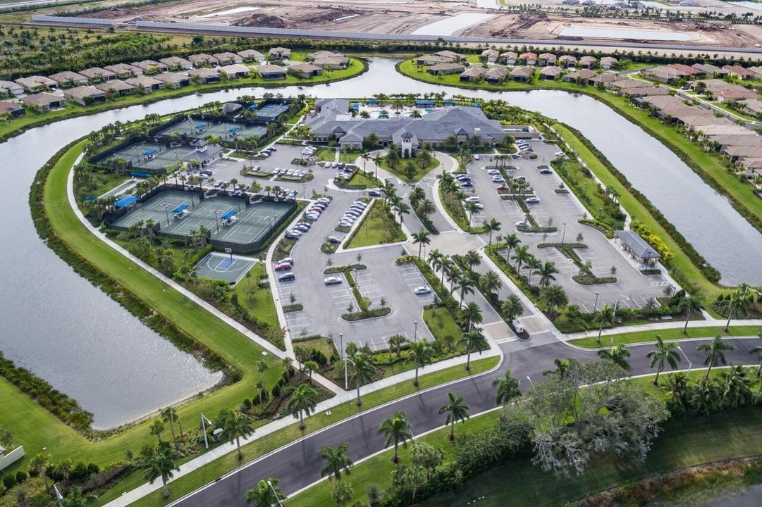 Activo con contrato: $1,375,000 (4 camas, 3 baños, 3316 Pies cuadrados)