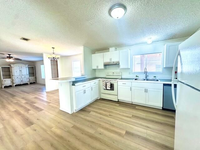 合同活跃: $2,800 (4 贝兹, 2 浴室, 1600 平方英尺)